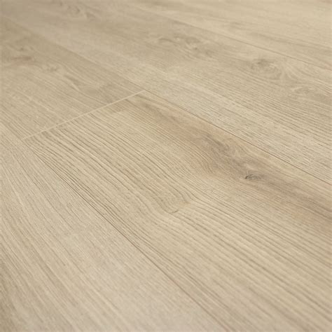 Wood Floors Plus > Laminate > Clearance Laminate Flooring Cascade Oak 8 ...