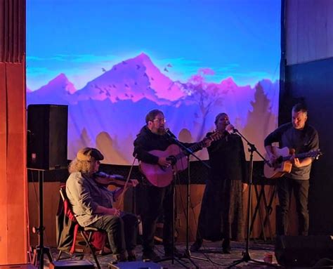 The Moving Hats St Pizza Show, Fountain District, Bellingham, 14 March ...