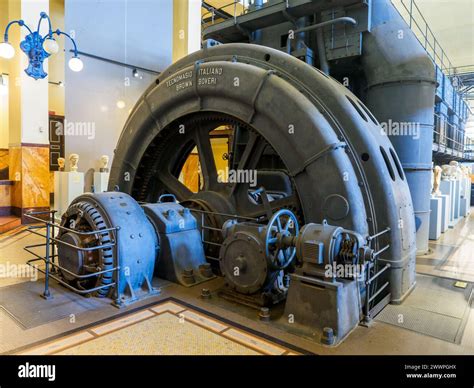 5000 KW three-phase alternator with dynamo in the former electric power ...