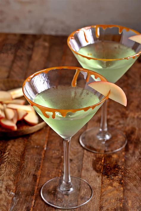 Caramel Apple Martini (Easy Recipe) - Insanely Good