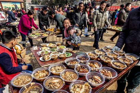 实拍河南农村婚宴酒席，260一桌有鱼有虾还有肉，全村人都来吃_腾讯视频