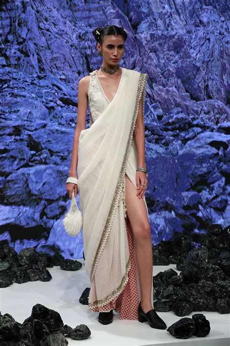 Ivory sari set (E-03/TL-O9) – Anju Modi