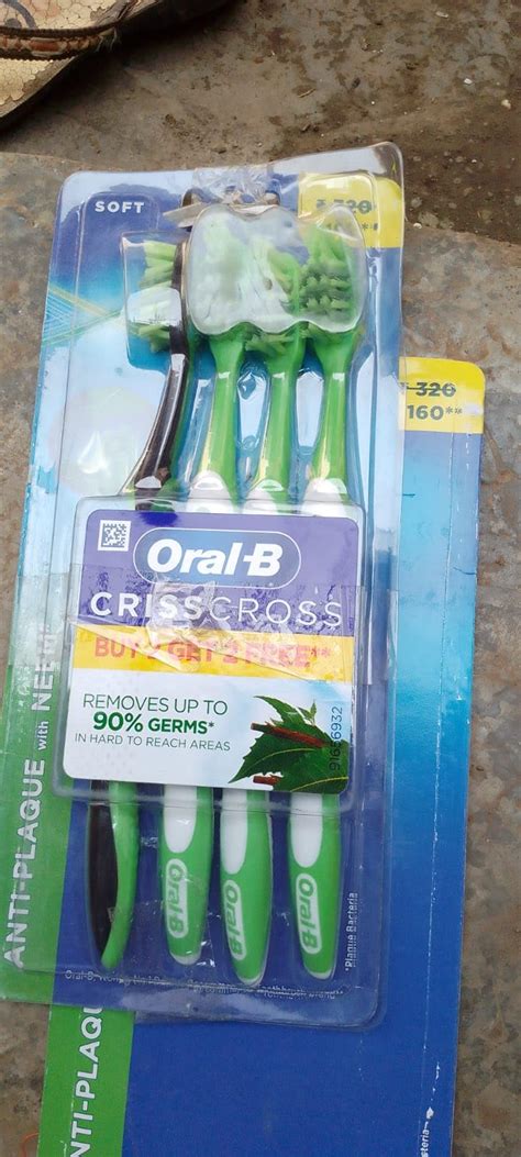 Buy Oral B Criss Cross Toothbrush with Neem Extract, Soft (Buy 2 Get 2 ...