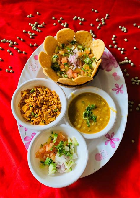 Ragda Papdi Chaat Recipe by Deepti Patil - Cookpad