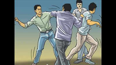 Corporator hurt as rival groups clash; cops register case | Bhopal News ...
