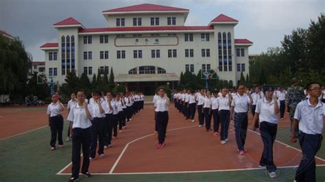威海一中举行2015-2016年新团员入团宣誓仪式_ 威海市第一中学