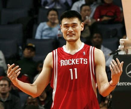 姚明入选篮球名人堂 成首位获此殊荣的中国人|姚明|火箭队_凤凰资讯