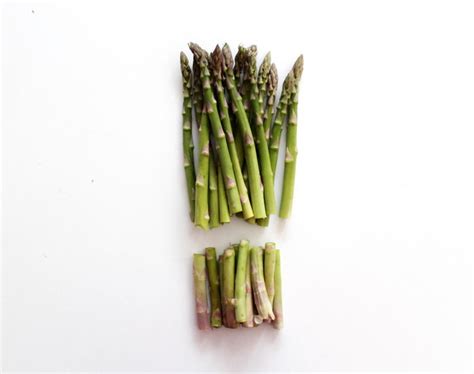 Lukewarm asparagus salad with tomatoes recipe - Pödör