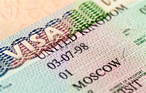 护照上的英国签证出入境印章高清图片下载-正版图片502760005-摄图网