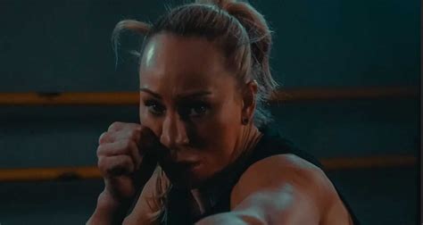 What time is Olivia Curry vs Kaye Scott tonight? Ringwalks, schedule ...