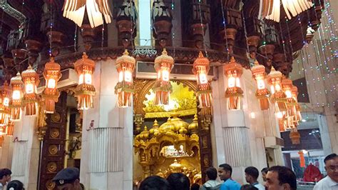 A Guide to Siddhivinayak Temple, Mumbai – UI/UX DESIGNER | PHOTOGRAPHER