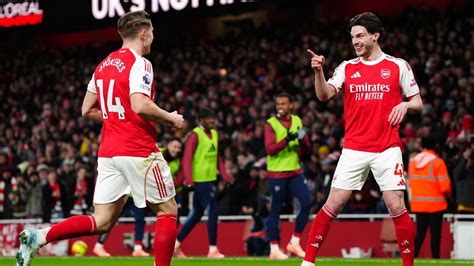 Arsenal go top of Premier League, but again look unconvincing - ESPN