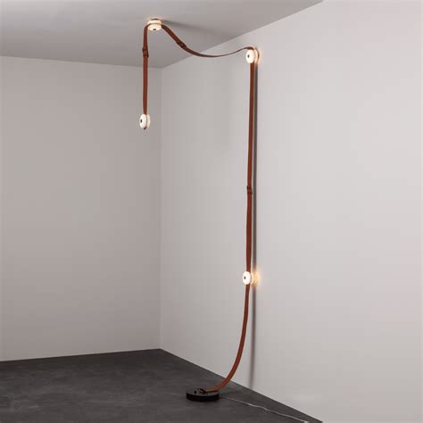 Snaps LED Floor-to-Ceiling Lamp - Radilum