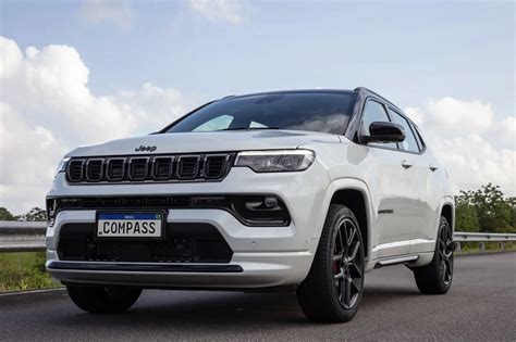 Jeep Compass Blackhawk 2026: 272 cv, tração 4x4 e desempenho de esportivo colocam o SUV médio em ...