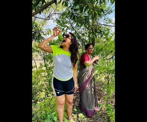 Anasuya: ఫామ్ హౌస్‌లో అనసూయ ఎంజాయ్! అమాంతం ఎత్తేసిన భర్త.. ఫొటోస్ వైరల్ ...