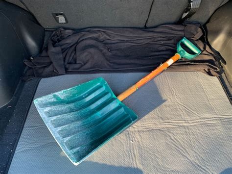 7 products you need for basic winter emergency kit for your car ...