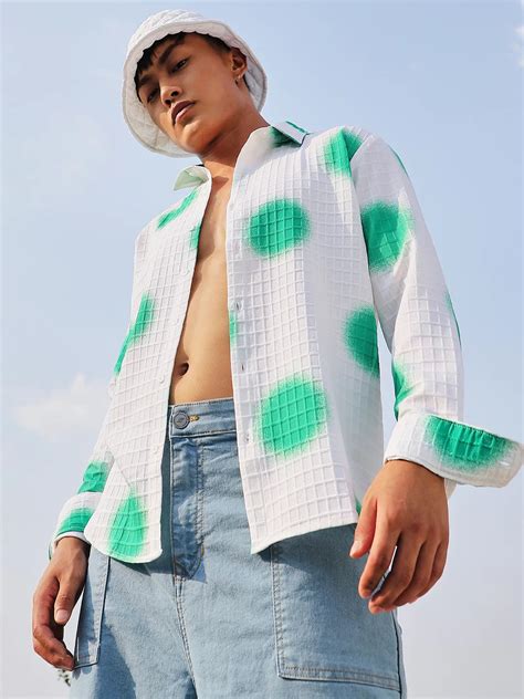 ₹854 | Campus Sutra men's Chalk White:Emerald Green Spraypaint Shirt ...