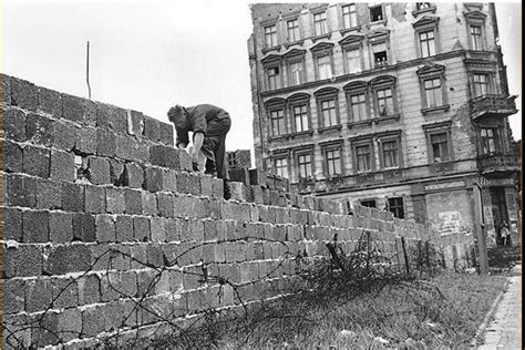 柏林墙倒塌20周年 拆墙篇 有形的墙倒下 无形的“墙”犹在_新闻中心_新浪网