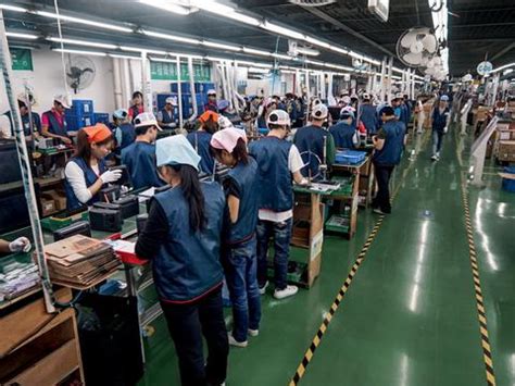 东莞工厂打工很累，月工资只有3000多，为何都不回乡发展？|打工|工厂|回乡_新浪新闻