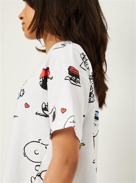 Buy Girls Peanuts Print Boxy Crop T-shirt Online at just Rs. 499.0 ...