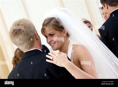 Professional Groomsmen Dancing for Bride 的图像结果