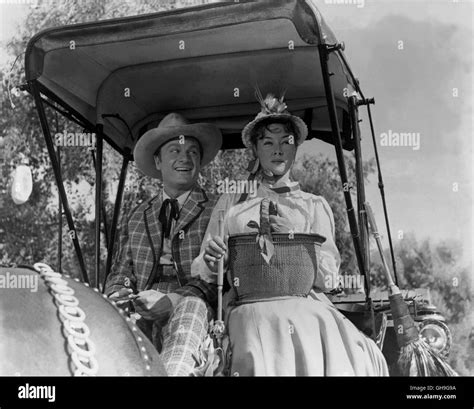 GENE NELSON (Will Parker), GLORIA GRAHAME (Ado Annie Carnes) Film ...