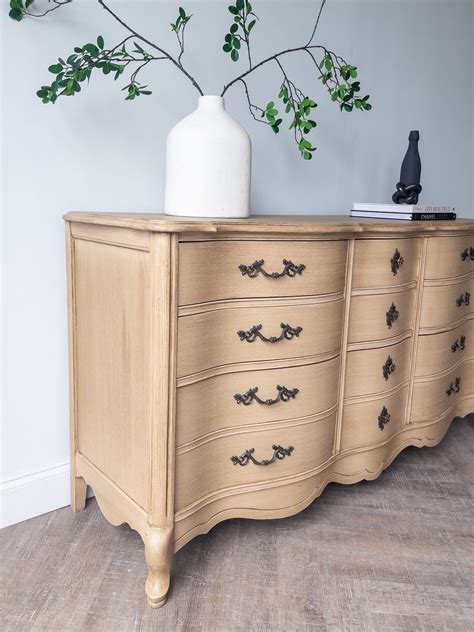 How to Paint Faux Wood Grain: French Provincial Dresser Makeover ...
