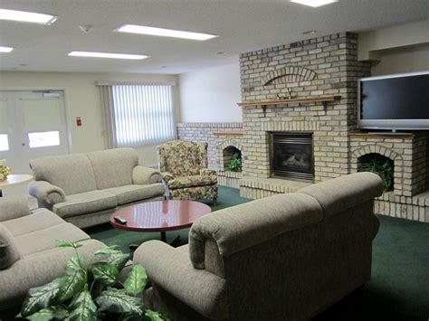 AUTUMNWOOD MOTEL & RV RESORT (Gimli, Manitoba) - Campground Reviews ...