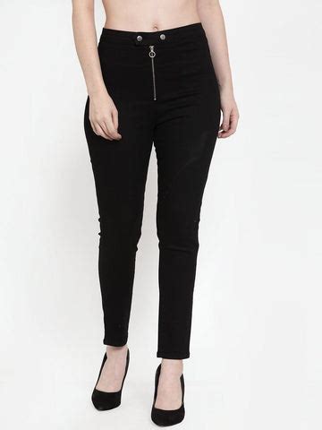 Hourglass-Shaped Body: Best Outfit Tips for Every Occasion