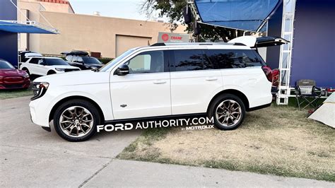 2025 Ford Expedition Introduces New Tablet Holder