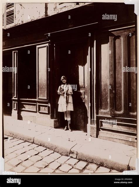 Jean Eugène Auguste Atget, Versailles, maison close, Petite Place, 1921 ...