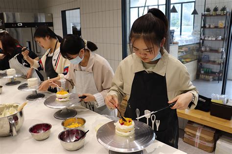安康市烘焙培训学校哪个最好_安康厨师培训_陕西新东方烹饪学校
