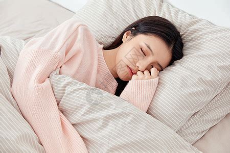 居家女性睡觉失眠高清图片下载-正版图片501549777-摄图网