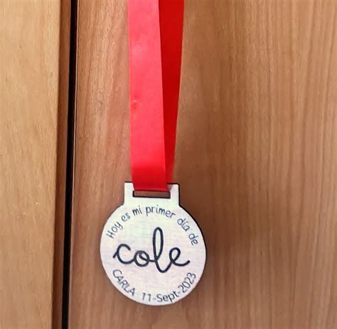 Medalla para el primer día de cole - Las Manitas de Lora