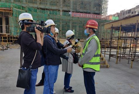 中国水利水电第十四工程局有限公司 基层动态 曲靖市电视台到水电佳园二期项目进行实地采访