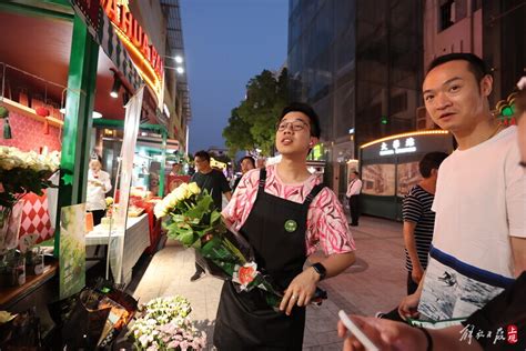 宝山又添夜生活好去处，集美食、市集、娱乐、美景的“大华夜巷”开街