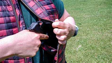 Alien Gear vs Crossbreed Holsters 的图像结果