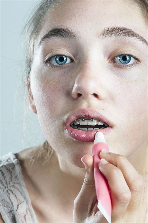 Can Toothpaste Make Your Lips Dark | Lipstutorial.org