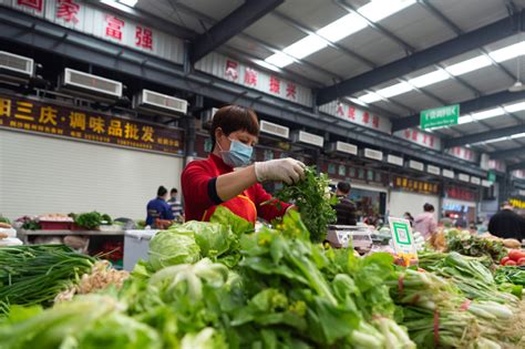 湖北襄阳：商超及农贸市场有序恢复营业_图片新闻_中国政府网