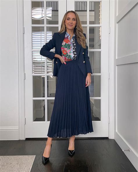 How to Wear a Pleated Midi Skirt for Work - Merrick's Art