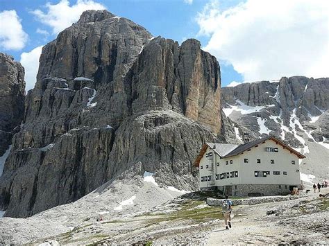 RIFUGIO CAVAZZA FRANCO AL PISCIADU (Corvara in Badia, Province of South ...