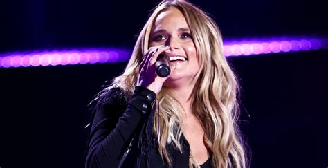 Miranda Lambert Keeps It “Cheeky” for Her Onstage Return Following ...