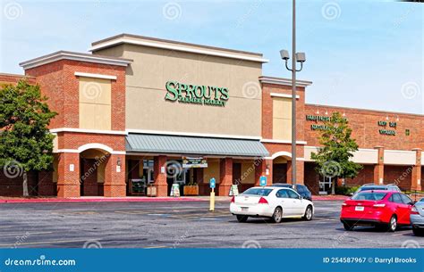 Sprouts Farmers Market in editorial photography. Image of local - 254587967