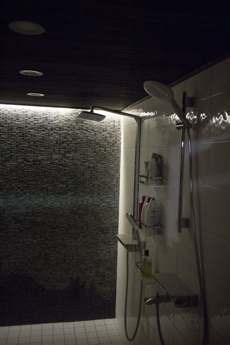 Kylpyhuone: VALMIS! – Rintamamiestalon uudet asukit