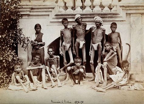 Una familia durante la hambruna de las Grandes Madras en India, 1876 ...
