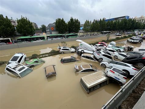 揪心！特大暴雨！郑州地铁淹水12人遇难…雨还在下，昆明多趟赴郑州航班、列车取消|昆明市|河南省|北京市_新浪新闻