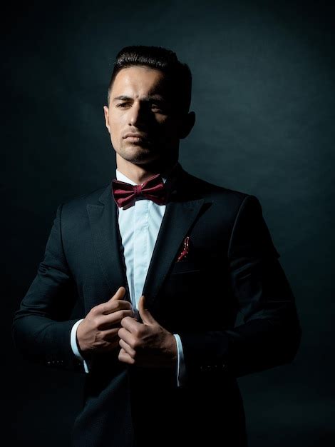 Young sexy gentleman | Premium Photo