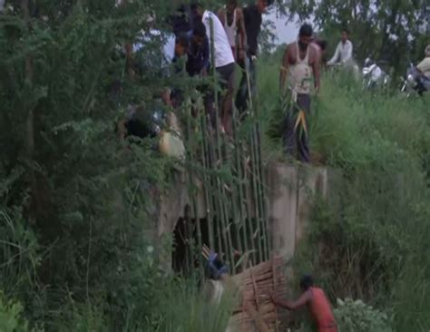 Villagers come together to stop floodwater from entering their village ...