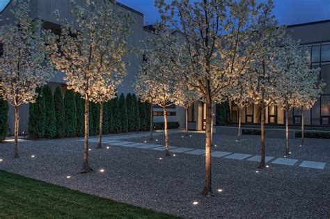 https://www.contemporist.com/wp-content/uploads/2016/07/outdoor-lighting_310716_06-800x532.jpg