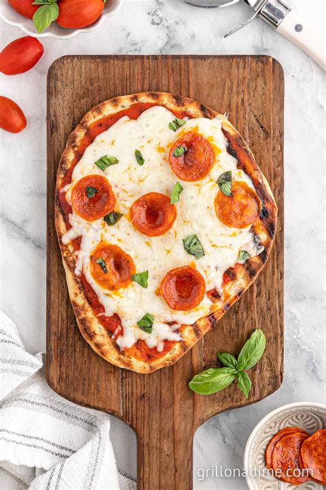 Grilled Flatbread Pizza - grillonadime.com